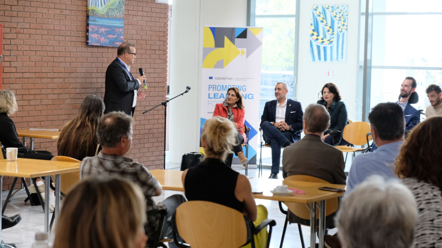MEPs visit, discussing, Cedefop